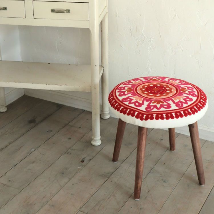 スツール 丸椅子 おしゃれ 椅子 刺繍 北欧 コンパクトスツール イス チェア チェアー 腰掛 ブラック ラウンドスツール ベンチ サークル刺繍 オシャレ お洒落 1人掛け 1人用 背もたれなし 子供 子ども 北欧風 カントリー ナチュラル