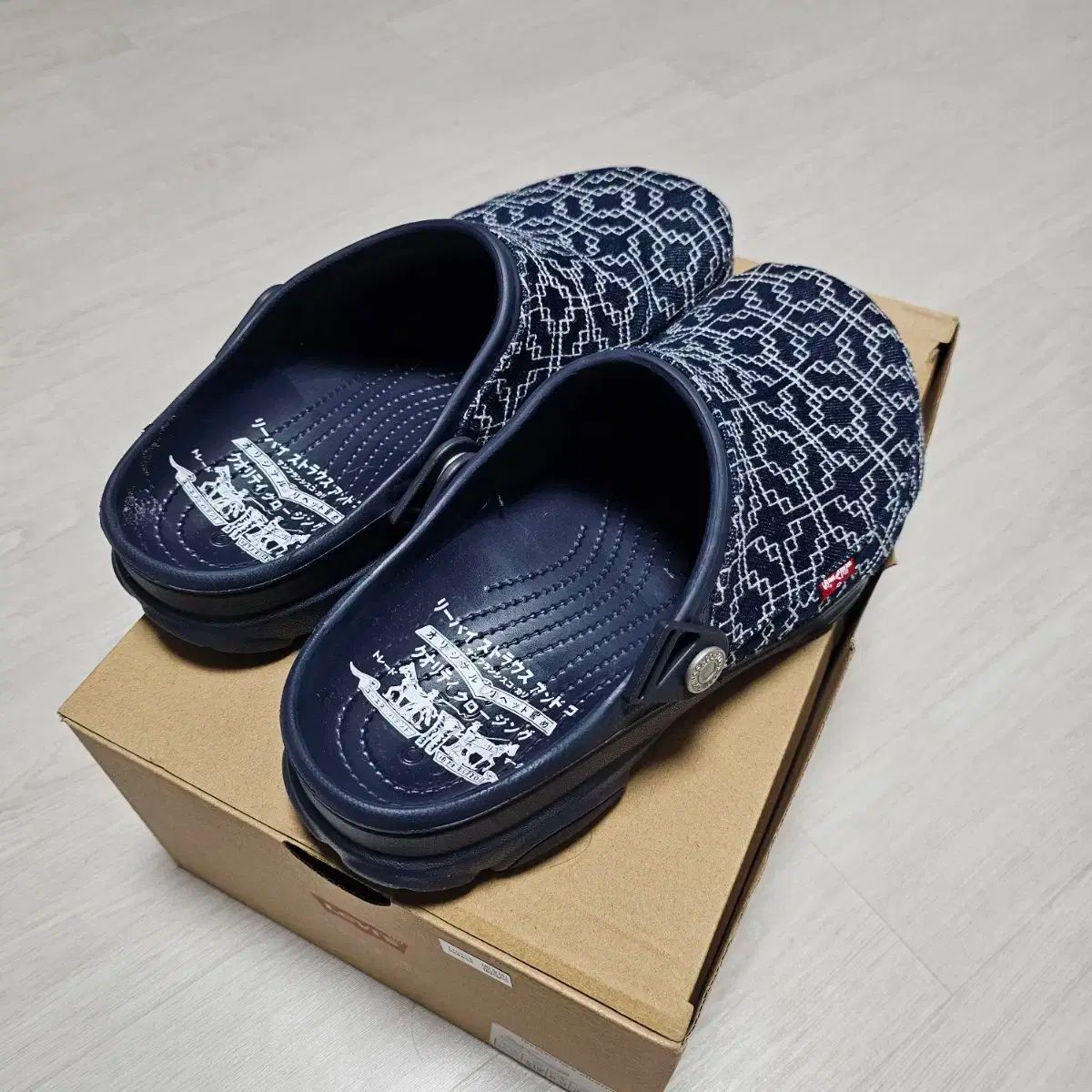  280 LEVI S リーバイス crocs クロックス オール テレイン ネイビー サンダル サンダル