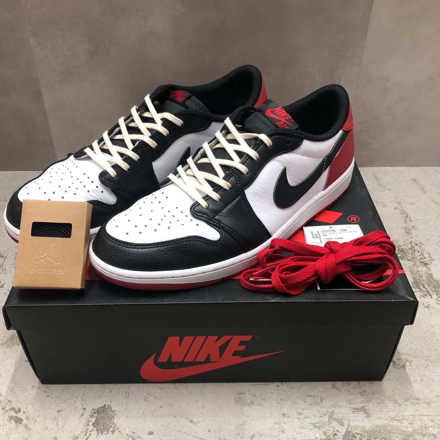 美品NIKEAIR JORDAN 1 RETRO LOW OG 28.0㎝つま黒 Yahoo!オークション -「air jordan 1 つま黒 28」の落札相場