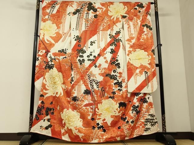 花車模様 レトロ 菊/牡丹/菖蒲/橘 珊瑚朱色 金彩 豪華 袷 正絹 振袖 着物 楽天市場】【新品】 振袖 着物 正絹 袷 刺繍 金彩加工 赤 椿 桜