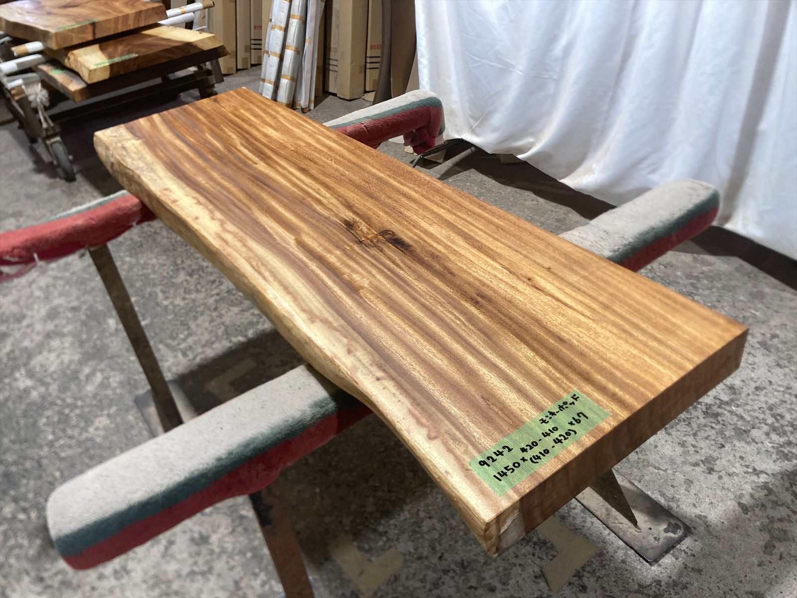 モンキーポッド9242 一枚板無垢 乾燥材 1450ｘ420-410ｘ67mm カウンター センターテーブル ダイニングテーブル