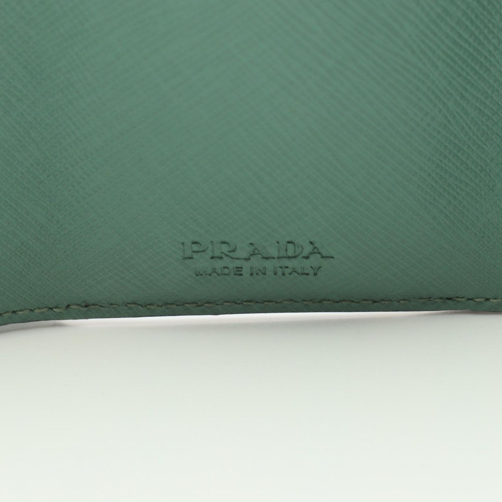 プラダ PRADA 三つ折り長財布 サフィアーノ トライアングル 2MH042 