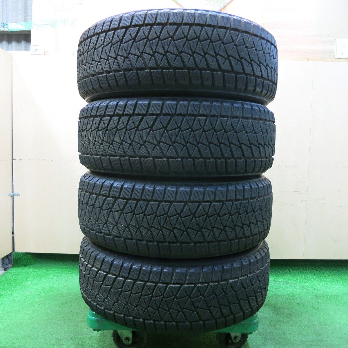 正規激安超バリ溝！18年！キレイ！9.5分以上★スタッドレス 175/65R15 ダンロップ ウインターマックス WM01 STRANGER ストレンジャー PCD100/4H★ スタッドレスタイヤ