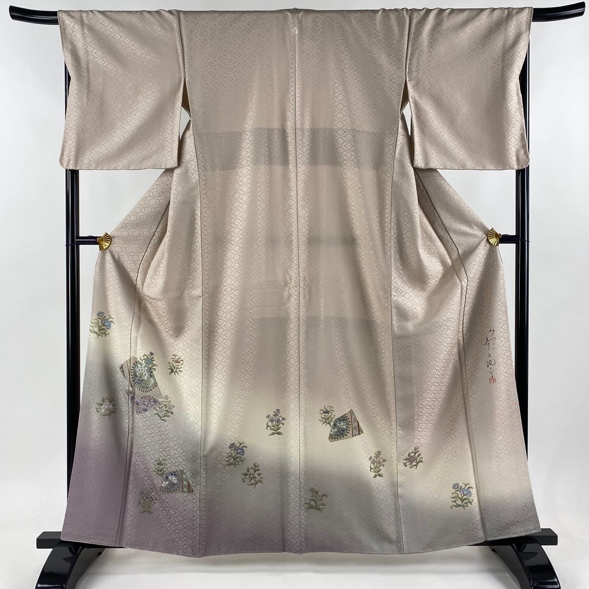 付下げ 身丈160cm 裄丈69cm L 袷 落款 花唐草 地紋 金彩 地紋 ピンクベージュ 正絹 名品 一つ紋