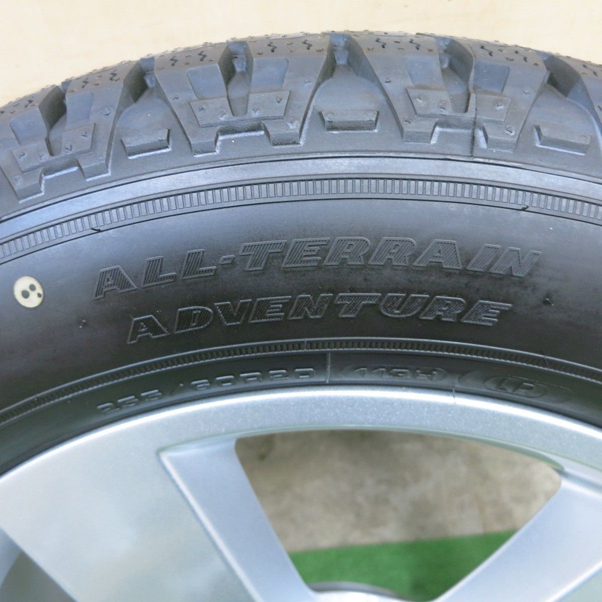 255/60r20 GOOD YEARランドローバーディフェンダー認証マーク付 新車外し】ランドローバー ディフェンダー 純正OP 20in 8.5J +41.5