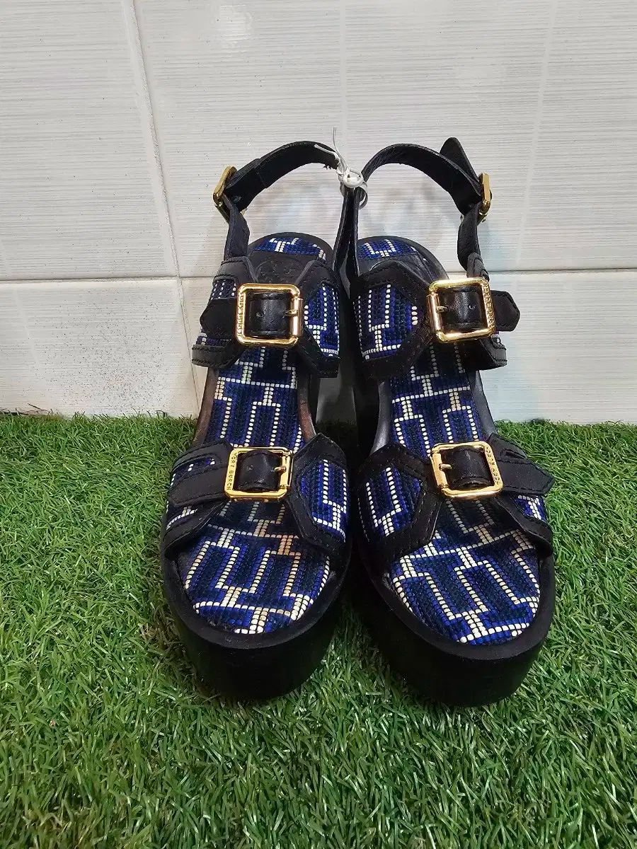 Tory Burch トリーバーチ チャンキーサンダル