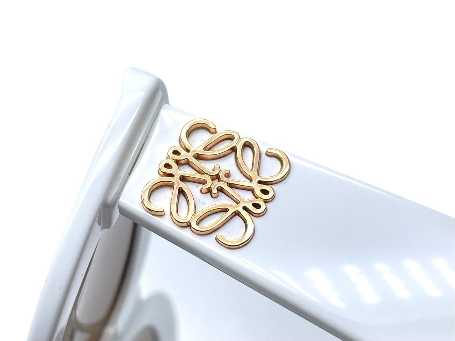 新品同様 LOEWE ロエベ サングラス LW40051F サイズ53□21 145 ホワイト ブラウン プラスチック アナグラムロゴ 中古 4c067609 新品同様 LOEWE ロエベ サングラス LW40051F サイズ53□21 145