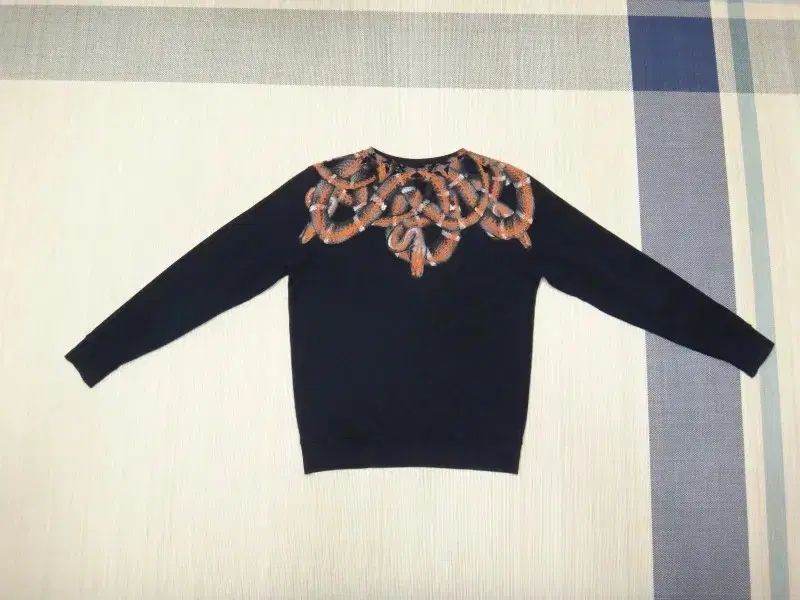 感慨深い 100-105 MARCELO BURLON マルセロバーロン スネーク 起毛 スウェット 正規品 1万円以上送料無料。