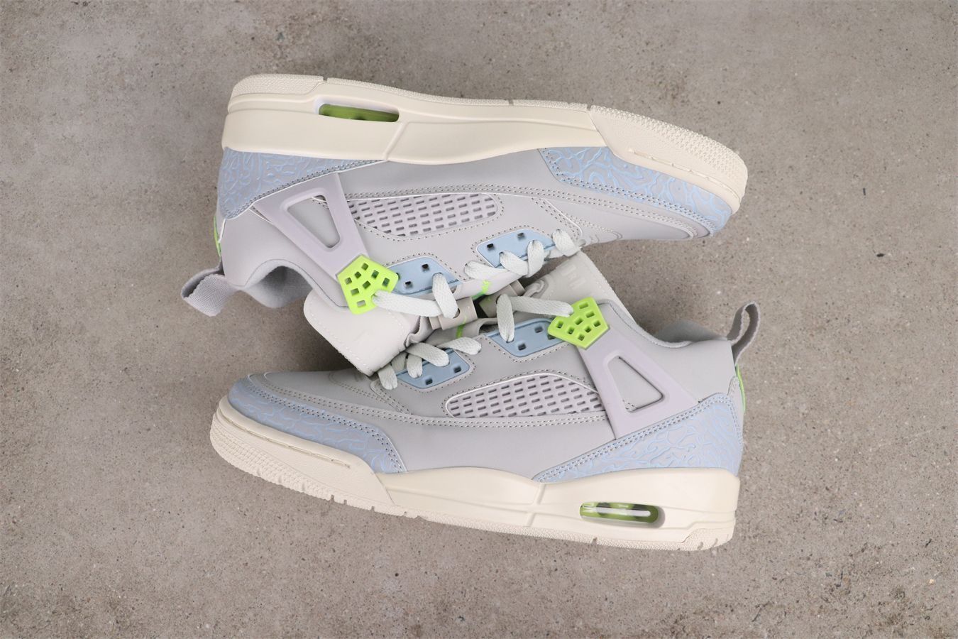 今日特価】Jordan IB4464-025 フルオレッセントグレー