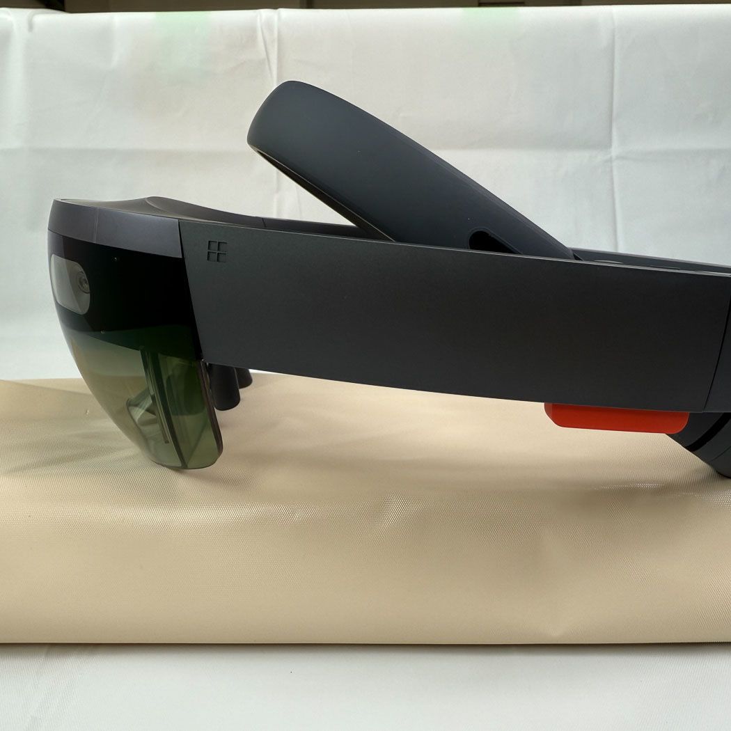 Microsoft HoloLens hololens 第一世代 First Hololens kit to cost $3,000 - BBC News