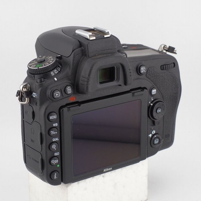 D750
