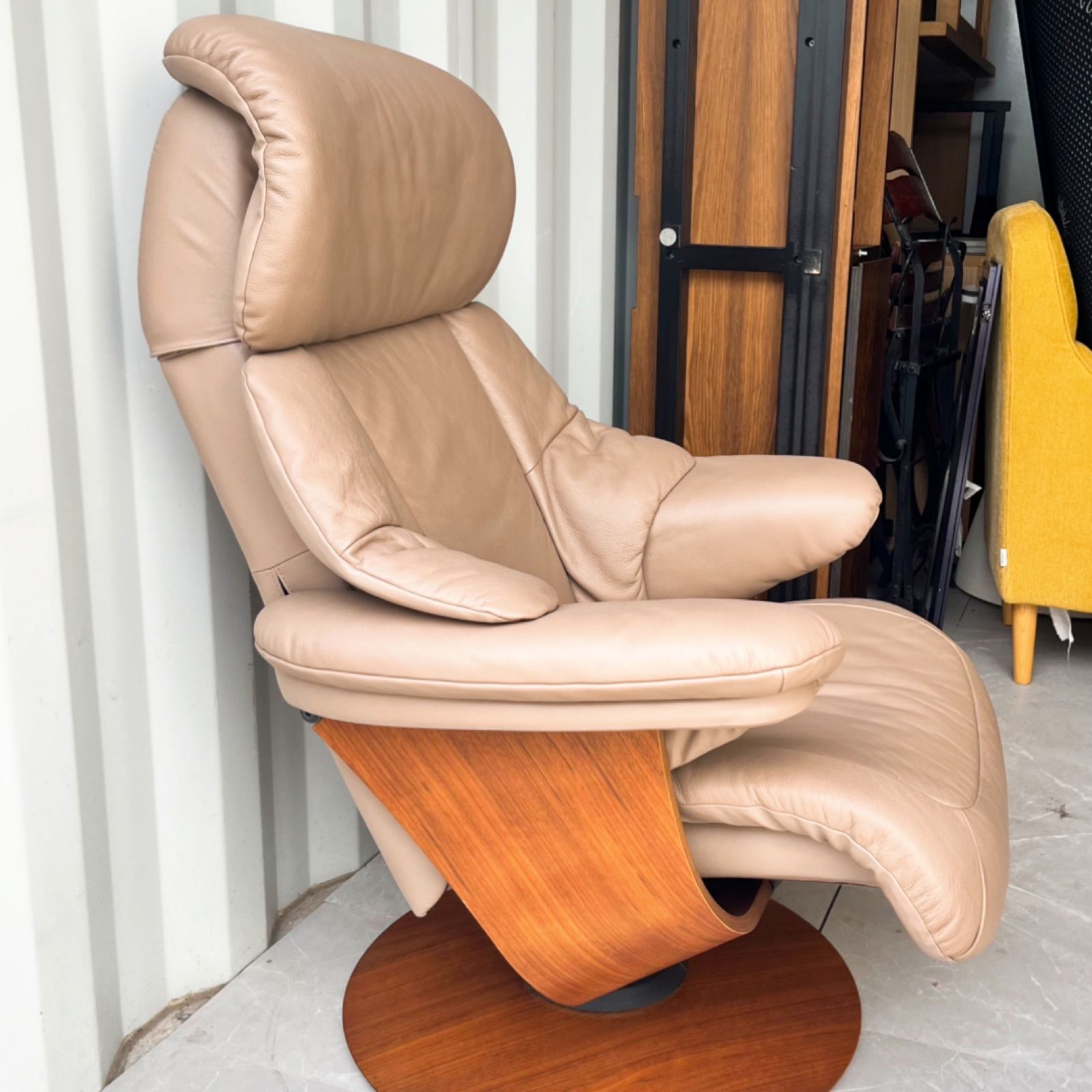 取付無料！カリモク ザ・ファースト RU73 本革グレージュ