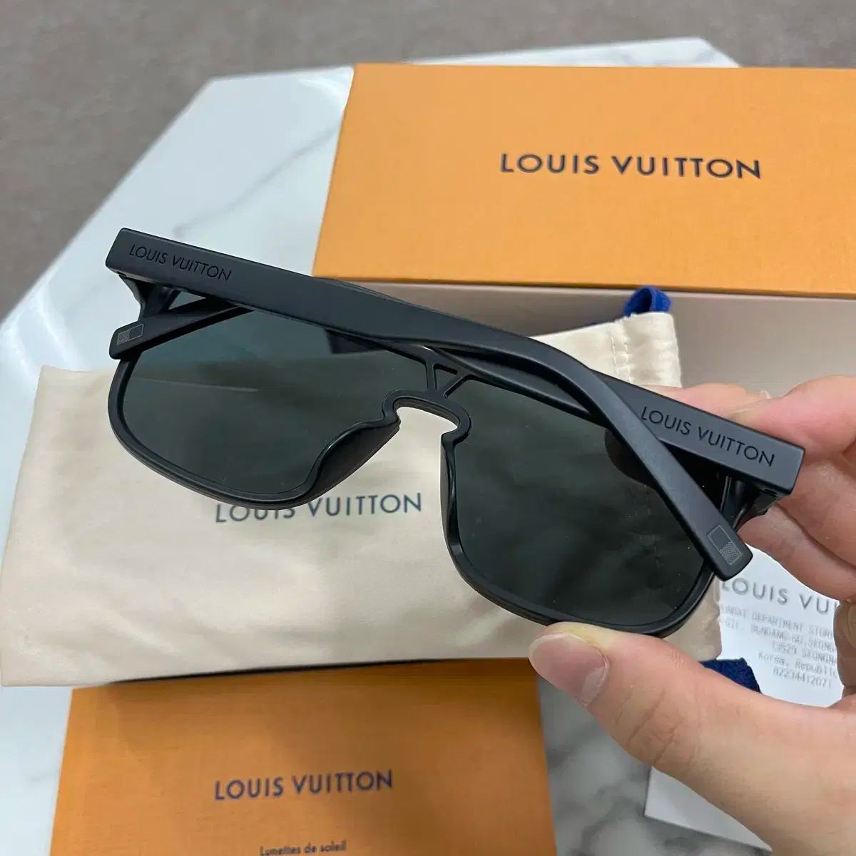 LOUIS VUITTON サングラス  ワイメア LV Waimea Sunglasses S00 - Men - Accessories | LOUIS VUITTON ®