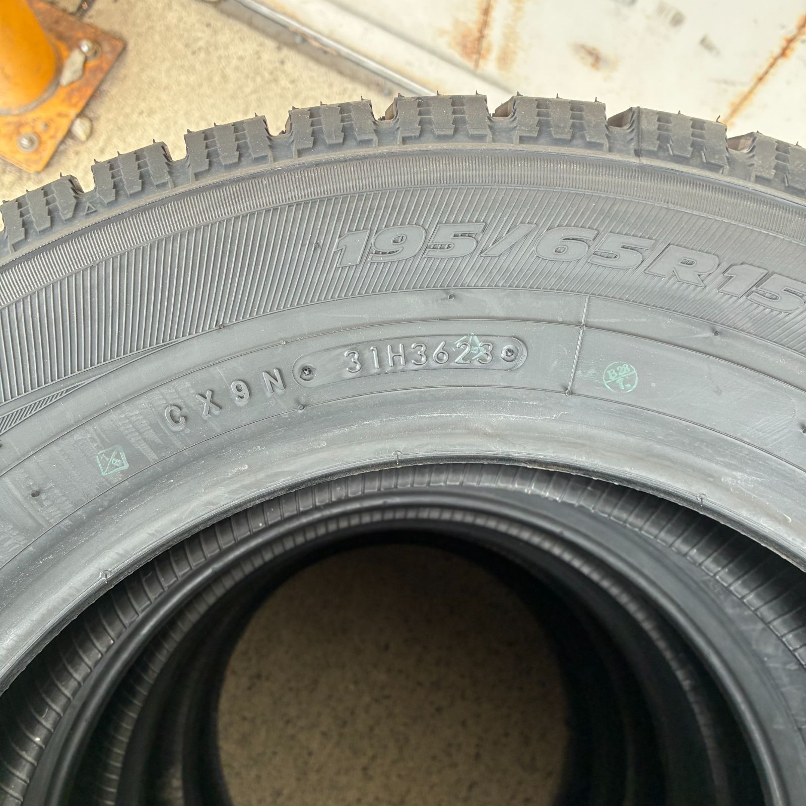 全品大幅値下げ！ TOYO OBSERVE GARIT GIZ スタッドレスタイヤ 195|65R15 2本セット 2025年 個人宅OK OK0001-2 旬な