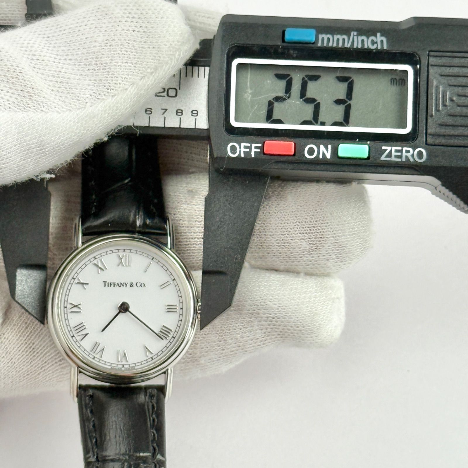 ティファニー クラシック ラウンド 新品ベルト 新品電池 レディース
