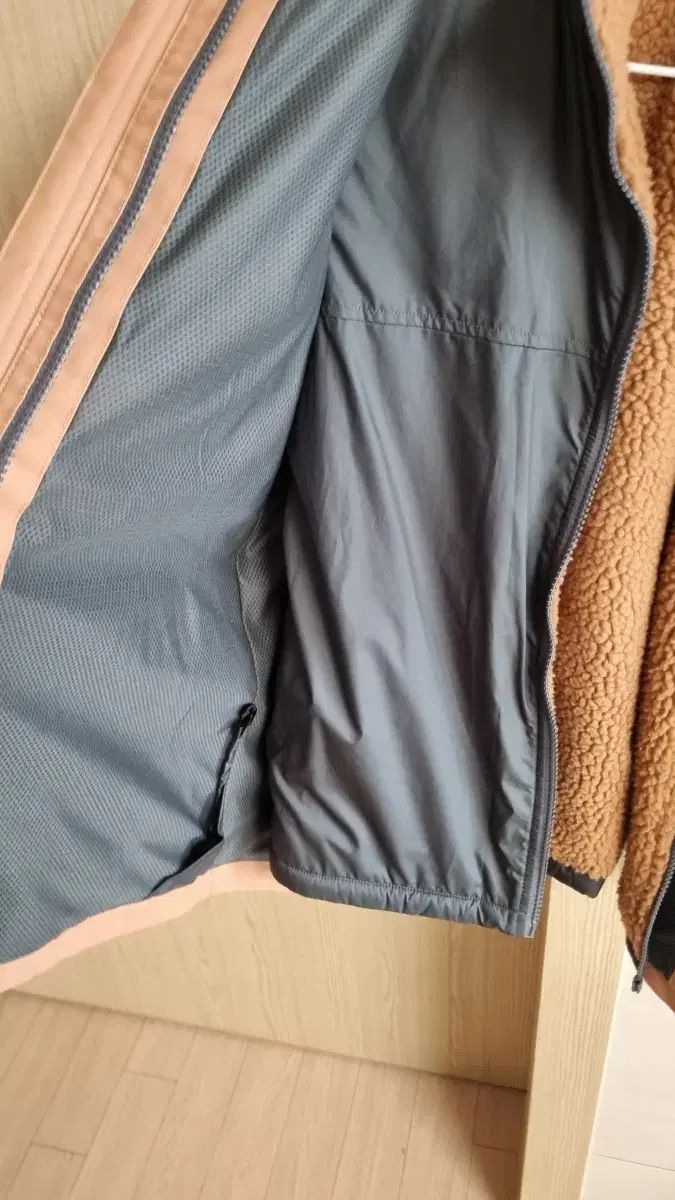 ツートン ウィンドブレーカー