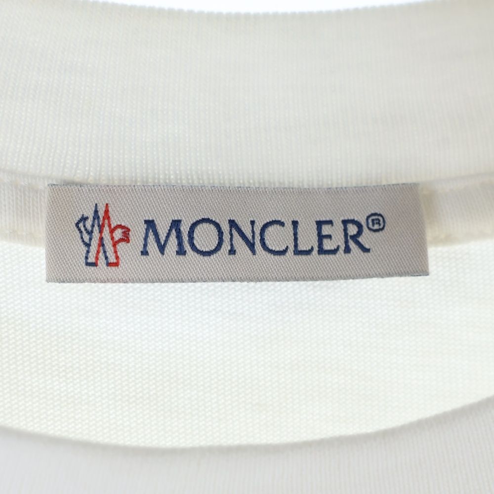 躍動感のある MONCLER モンクレール 23AW フロントロゴ刺繍 ワッペン クルーネック 半袖Tシャツ カットソー ホワイト I20938C00016 829HP 品質保証で、高速配送!