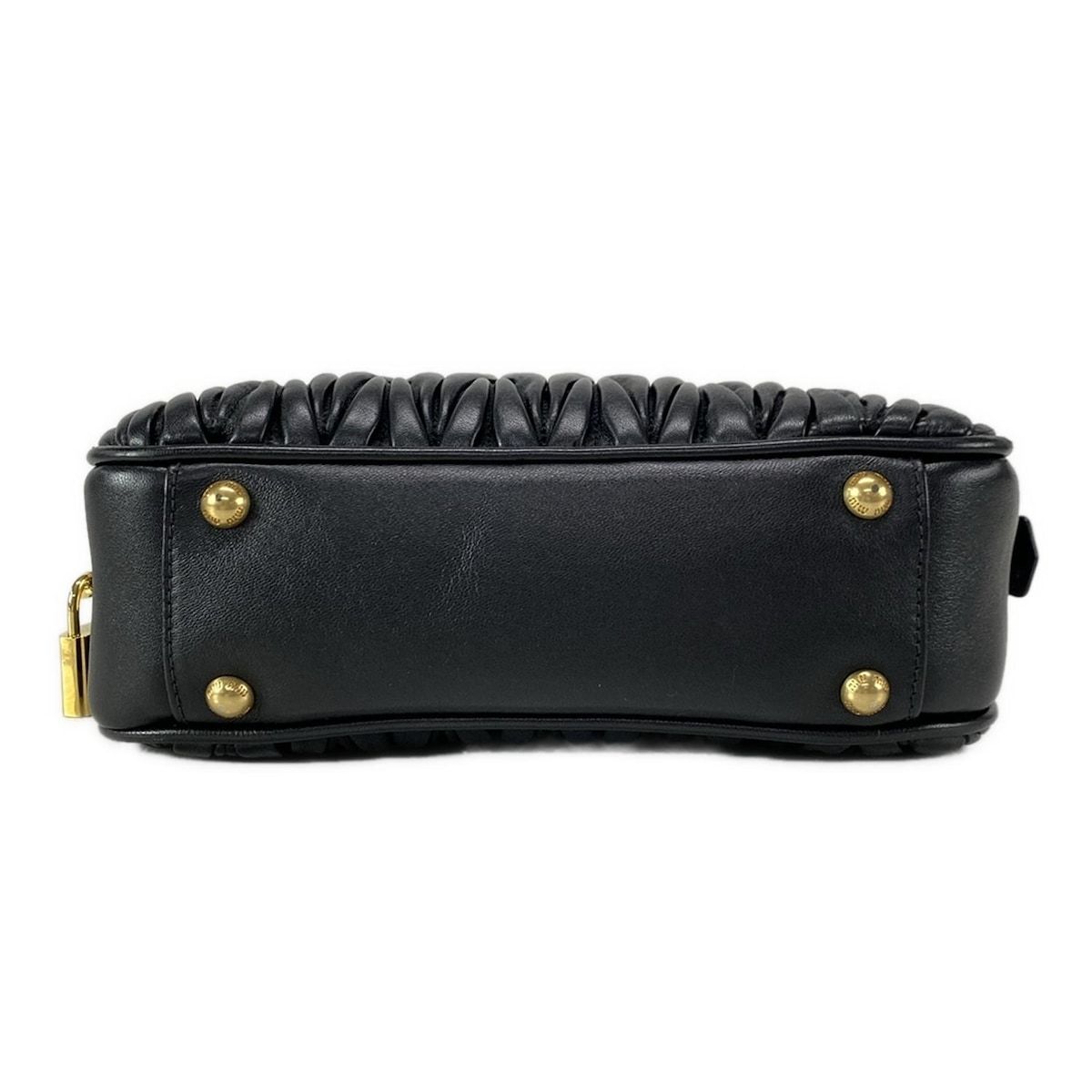 miu miu シルバー レザー ハンドバッグ MIU MIU（ショルダーバッグ ・ シルバー/銀色系）のフリマ