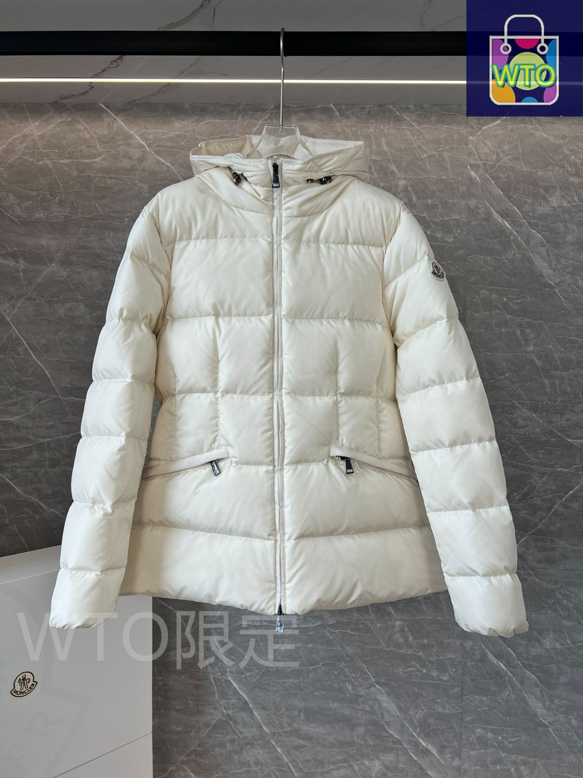 MONCLERモンクレール ミルクホワイト avoceショートレディース