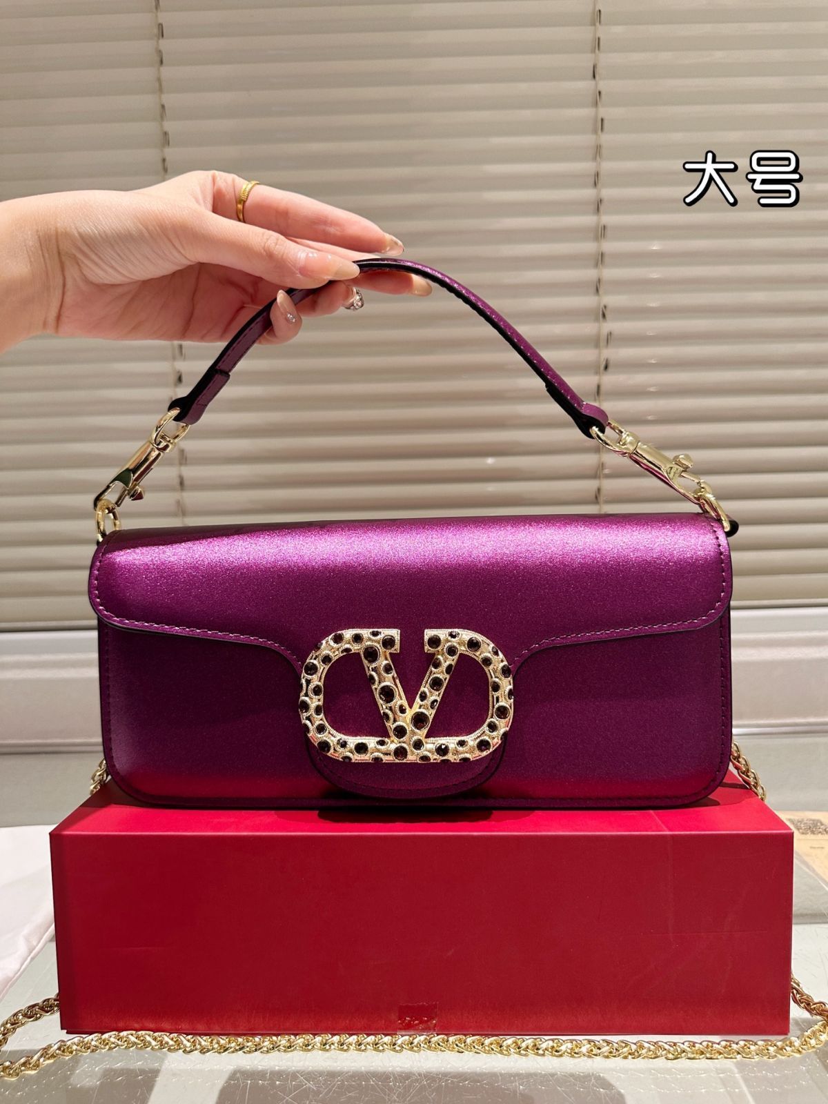 今日特価】VALENTINO Loco ショルダーバッグ - メルカリ