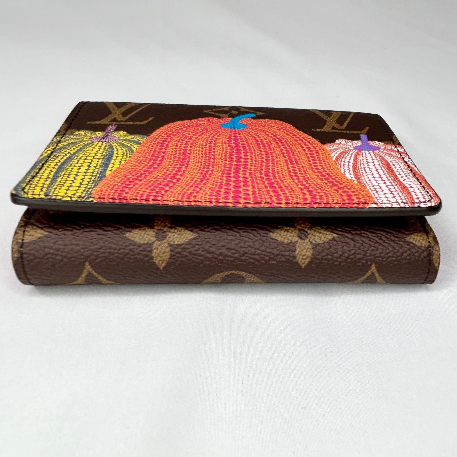 新品】LOUIS VUITTON 草間彌生 ポルトフォイユ・ヴィクトリーヌ