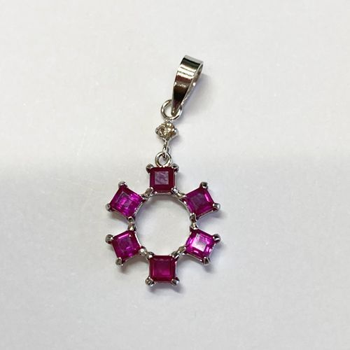 PT900 ルビー 0.60ct角6個付ペンダント ダイヤモンド0.03ct - メルカリ