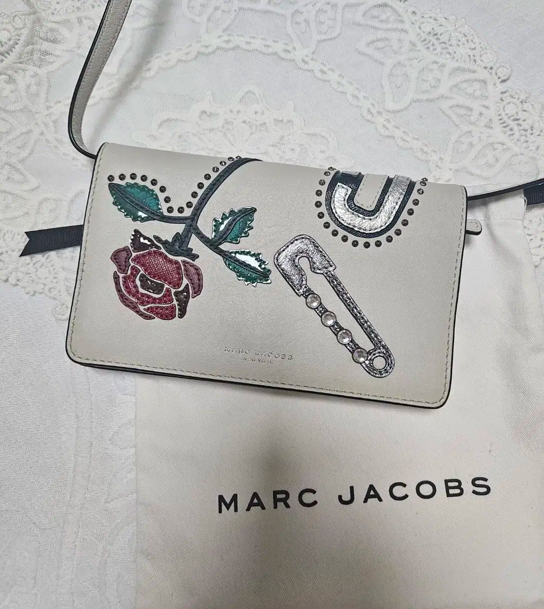 Marc Jacobs マーク ジェイコブス ニューヨーク 刺繍 クロスバッグ