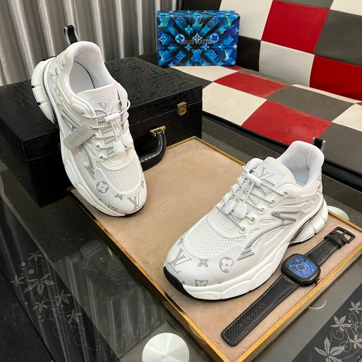 ??新品未使用?ルイヴィトンLOUIS VUITTON しなやかでスタイリッシュ 