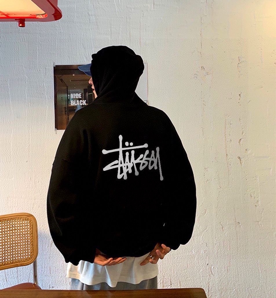 stussyのパーカーです