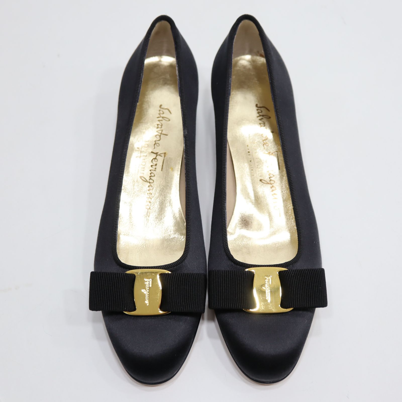 Salvatore Ferragamo サルヴァトーレフェラガモ ヴァラ リボン