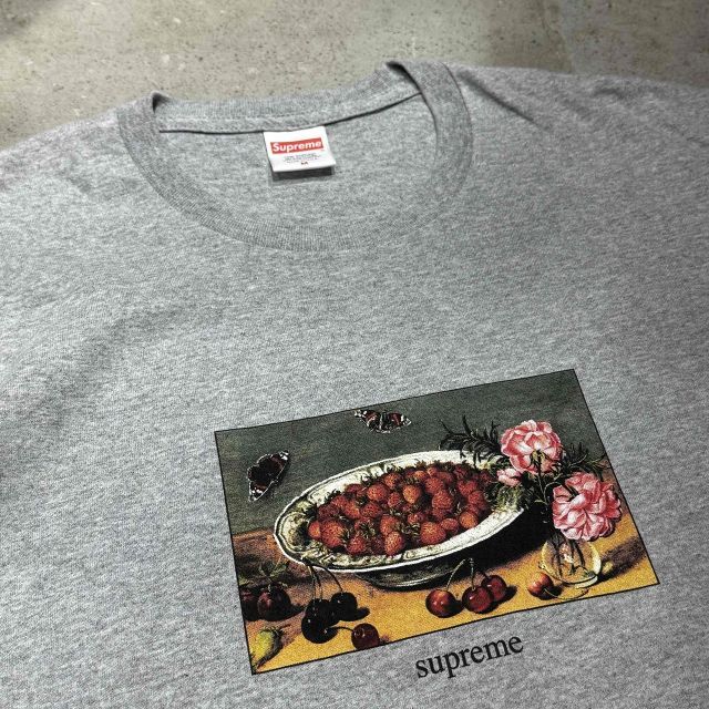 Supreme【23SS】Strawberries Tee/ストロベリー Supreme Strawberries Tee (SS23) - $40