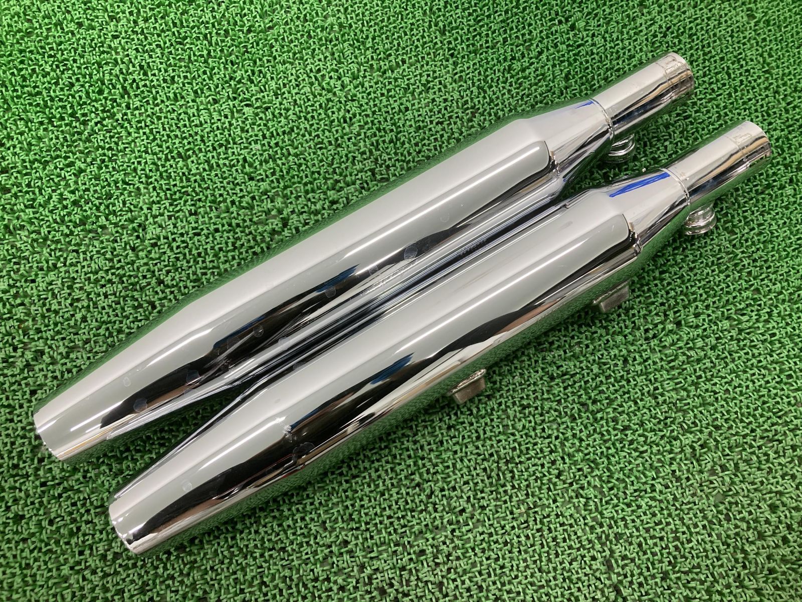 は XL883L サイレンサーマフラー 64853-04/64854-04 ハーレー 純正