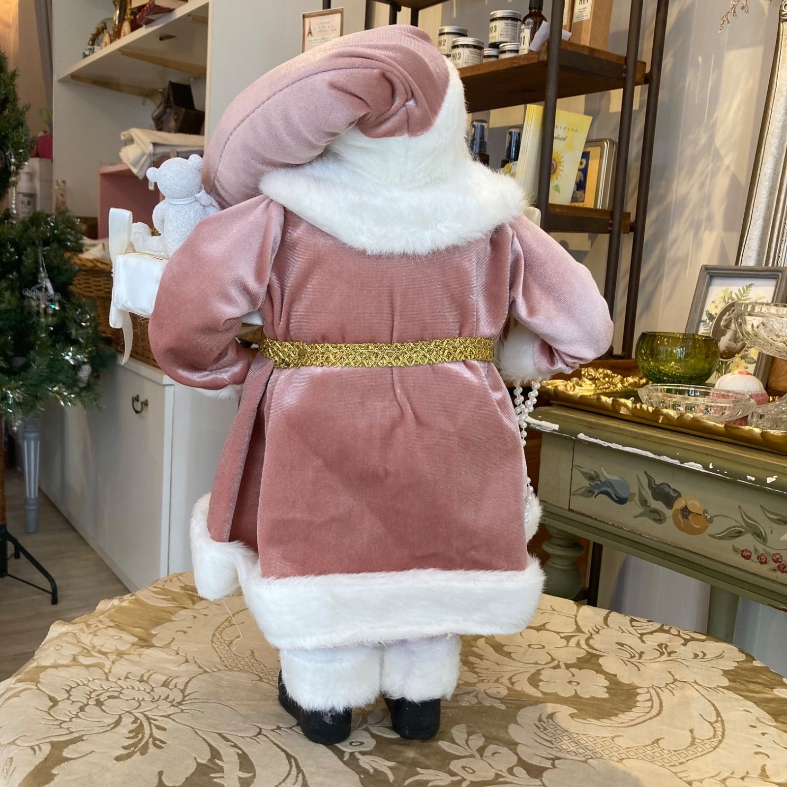 ピンクの服を着たサンタクロースフィギュア 45cm