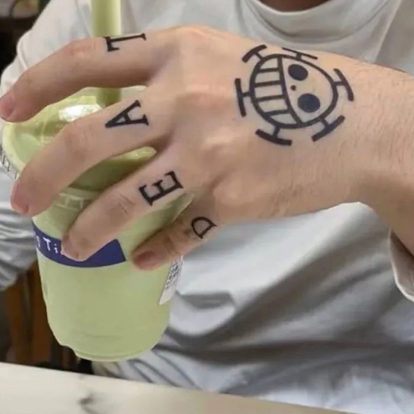 即納✴︎ワンピース トラファルガー・ロー風 タトゥーシール