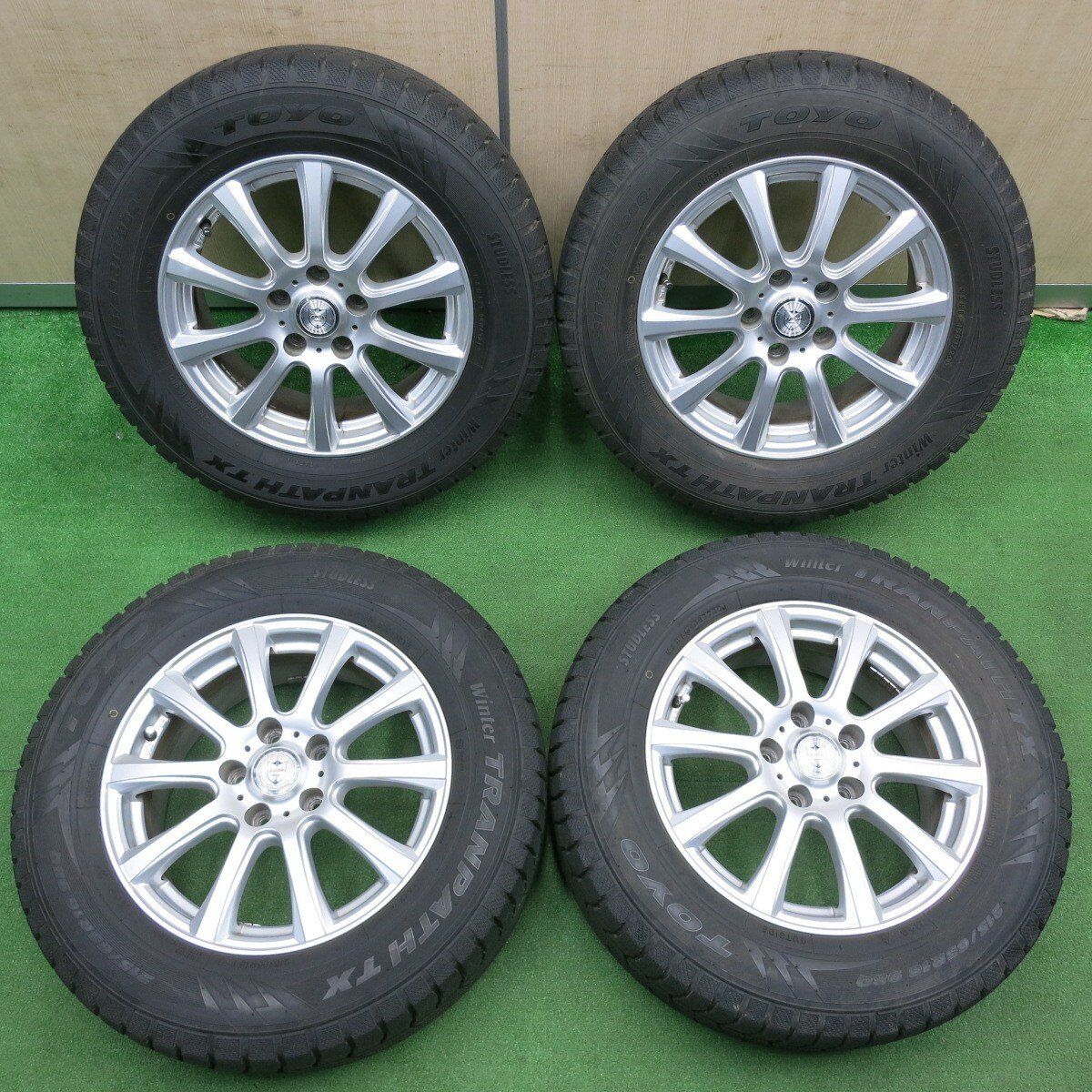 バリ溝⭐︎215/65R16 2021年製　スタッドレスタイヤ 16インチ バリ溝！21年！キレイ！9.5分☆スタッドレス 215/65R16 トーヨー