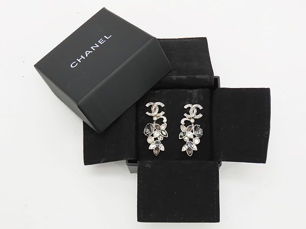 ピアス