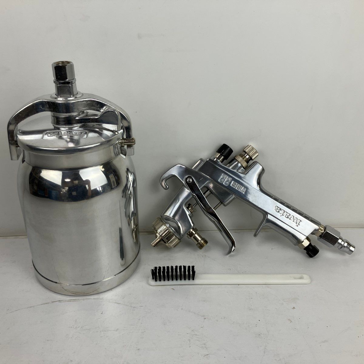 ЗЗANEST IWATA 1000cc 常圧 スプレーガン カップ付 W-88 PCL-10-2 シルバー