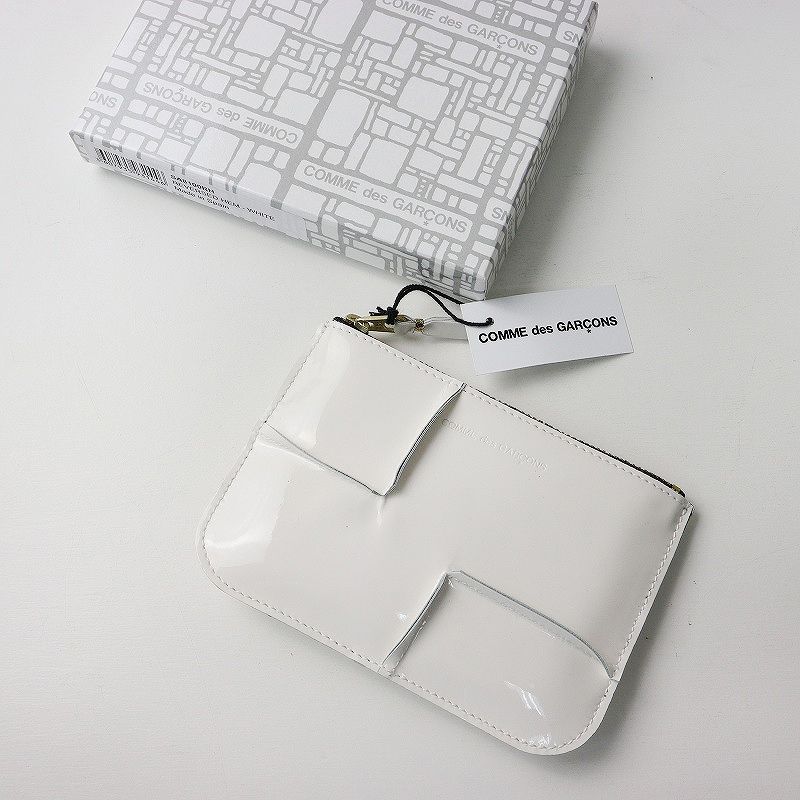 2025AW コムデギャルソン COMME des GARCONS REVERSED HEM パテントレザーコインケース ホワイト┃ミニ財布 2400014607833