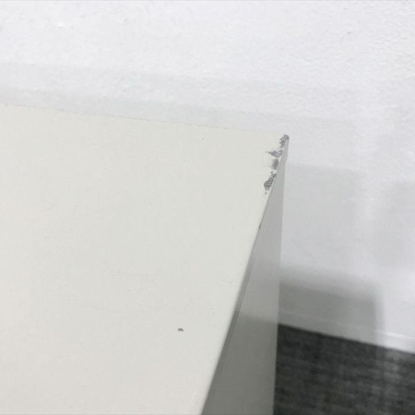 グレー