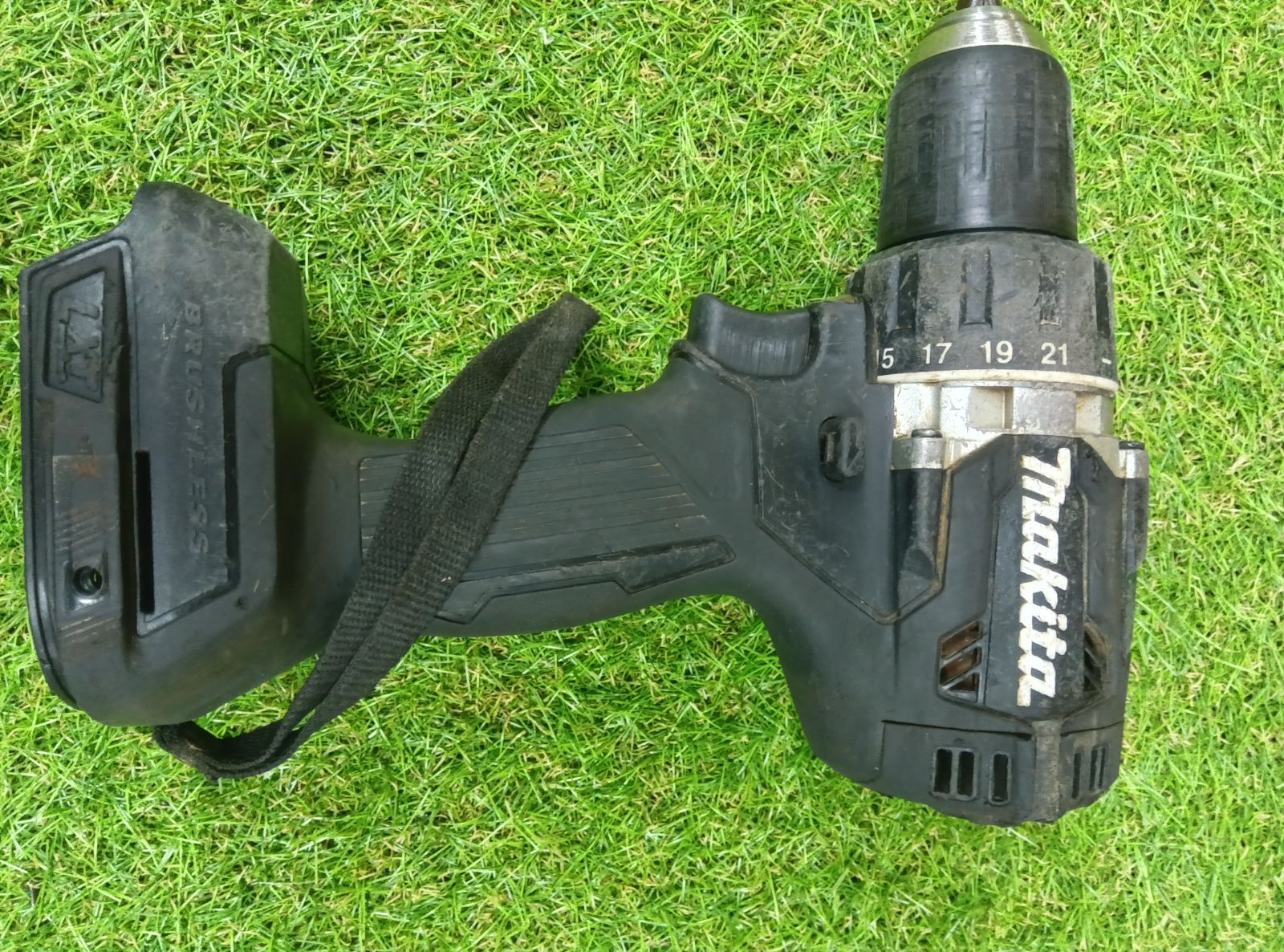 品 マキタ 18V充電式ドライバドリル DF484D 本体のみ