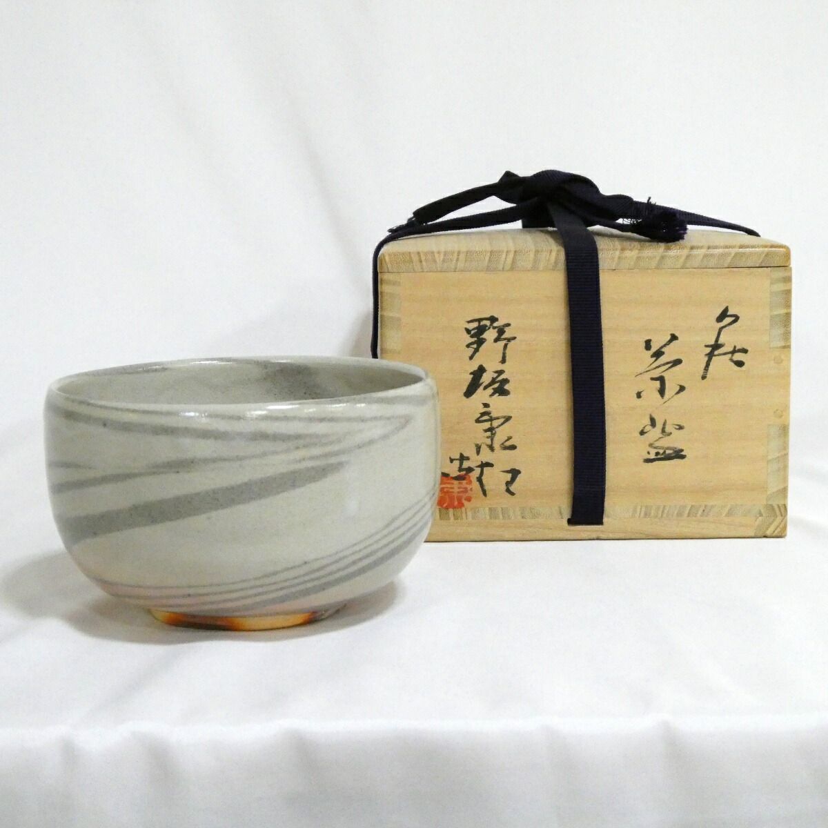 茶碗 抹茶碗 萩焼　萩窯　野坂江月堂　野坂康起 七月の特売品】野坂江月窯 野坂康起作 萩茶碗【中古 美品
