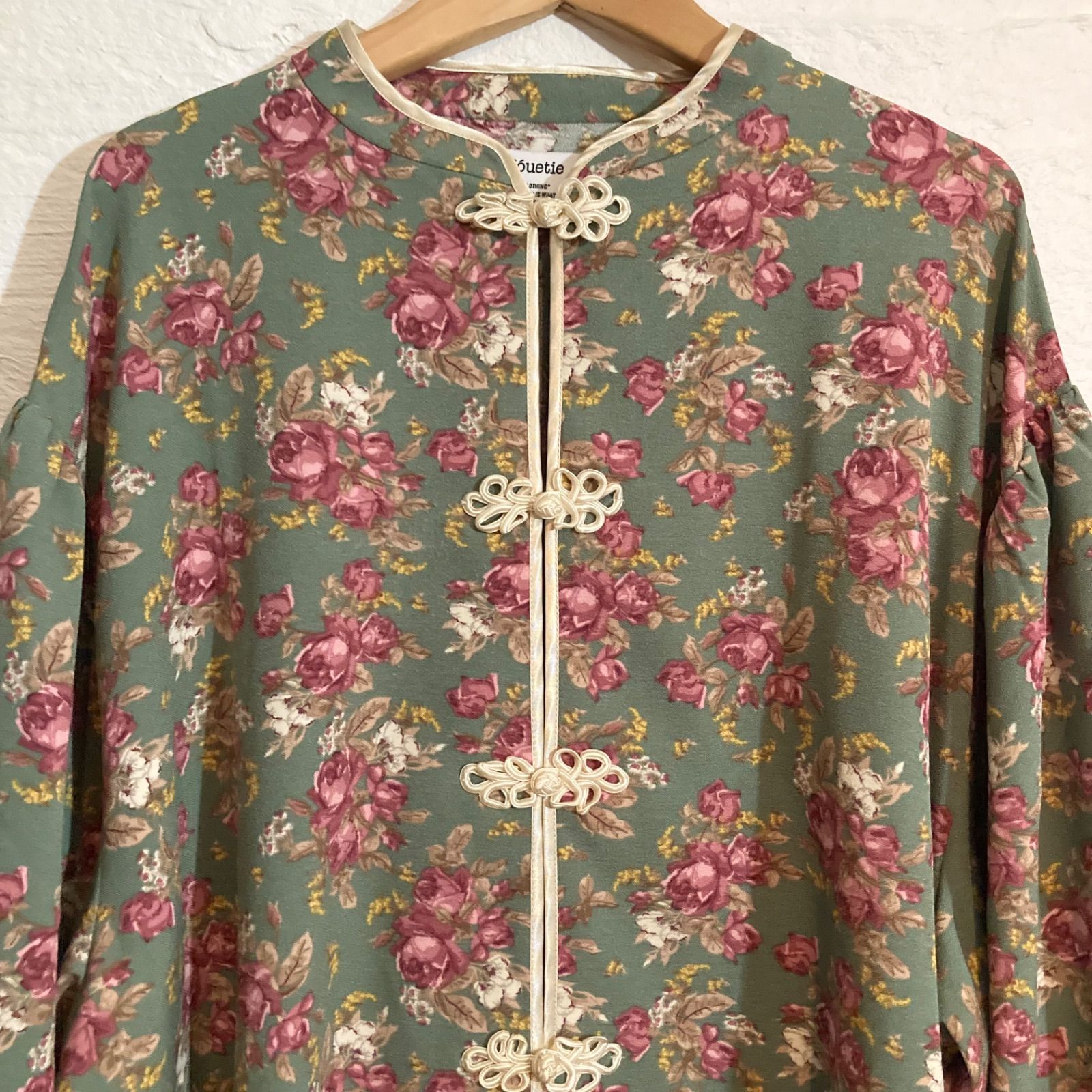 ジュエティ チャイナシャツ 花柄 グリーン jouetie 花柄シャツ 緑 M ジュエティ チャイナシャツ 花柄 グリーン jouetie 花柄シャツ