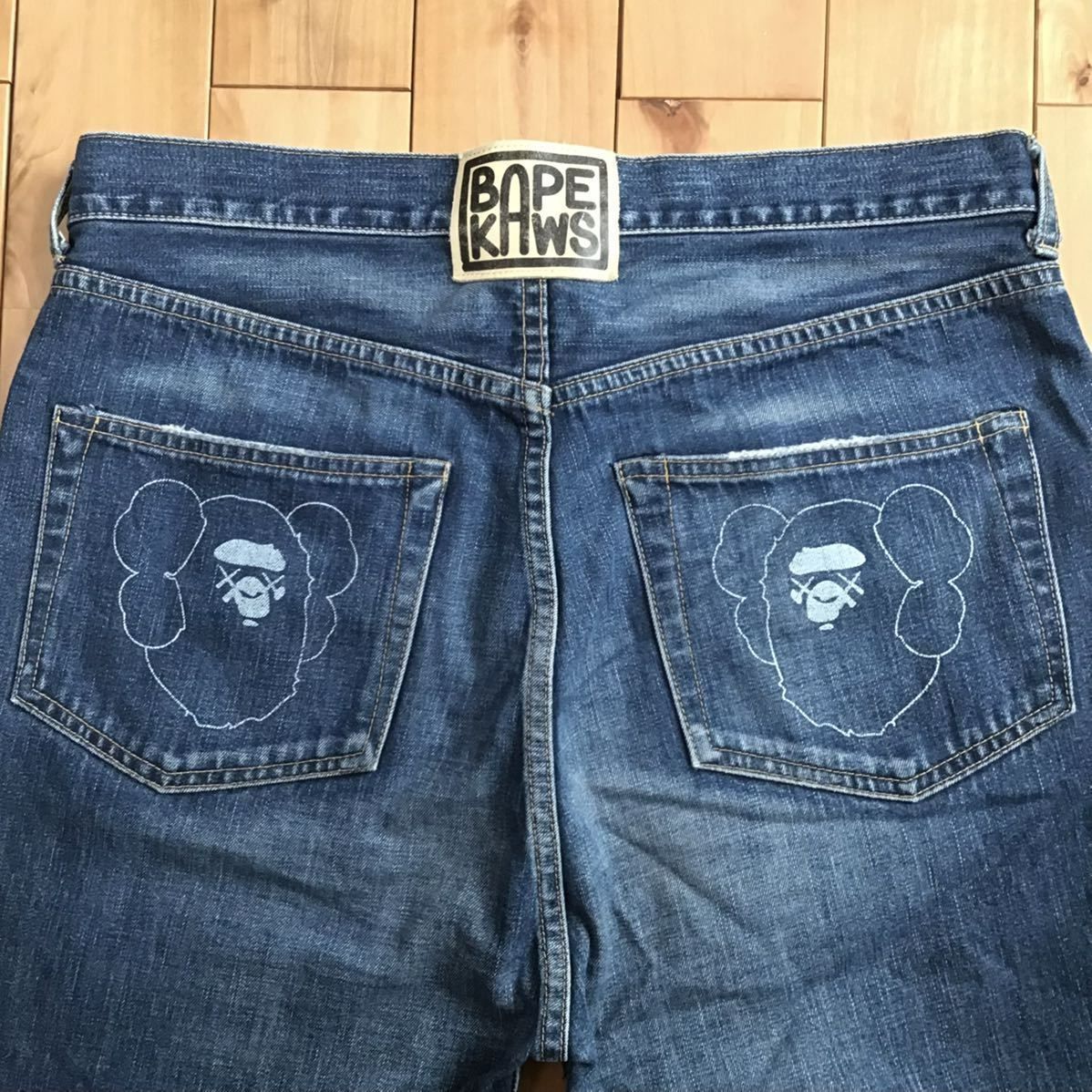 KAWS × BAPE デニム パンツ Mサイズ a bathing ape denim pants カウズ エイプ ベイプ アベイシングエイプ  ジーンズ jeans NIGO