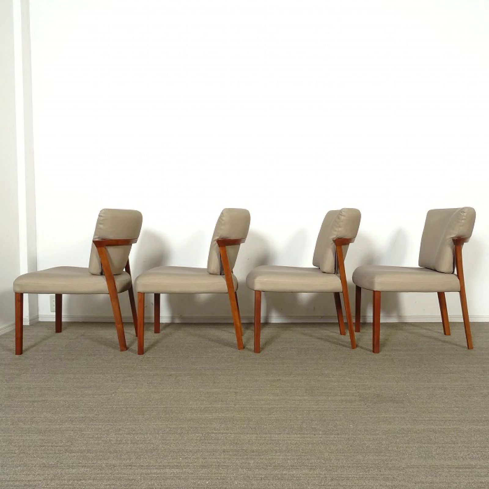 ◾︎SELUNO◾︎ 展示 karimoku カリモク家具 ダイニングチェア CU9365 4脚セット 合成皮革 47万 v742 MARWIL-DEMENAGEMENTS_CH