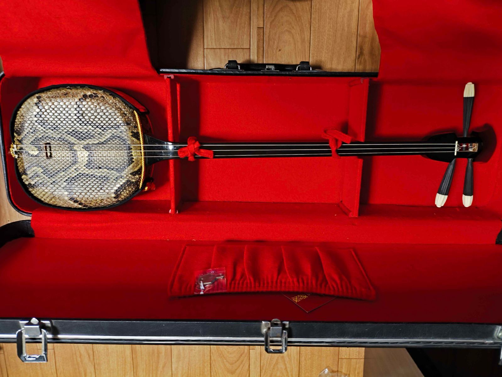 三線 沖縄 本革 ハードケース付 三味線