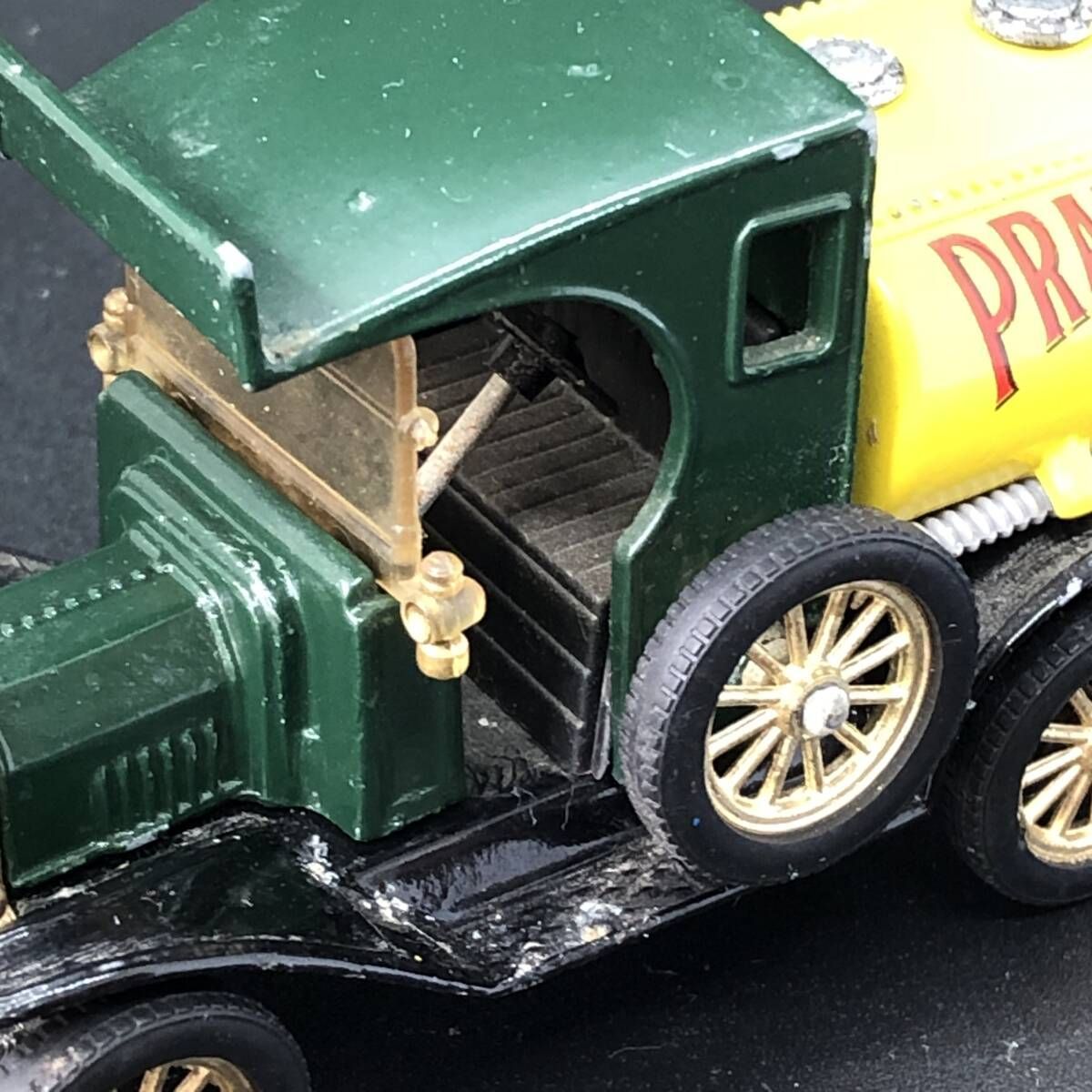 CORGI 『 CLASSICS 1915 FORD MODEL T 』　コーギー　フォード　モデルT ミニカー コレクション　モデルカー　PRATT'S SPIIRIT (MIN012)