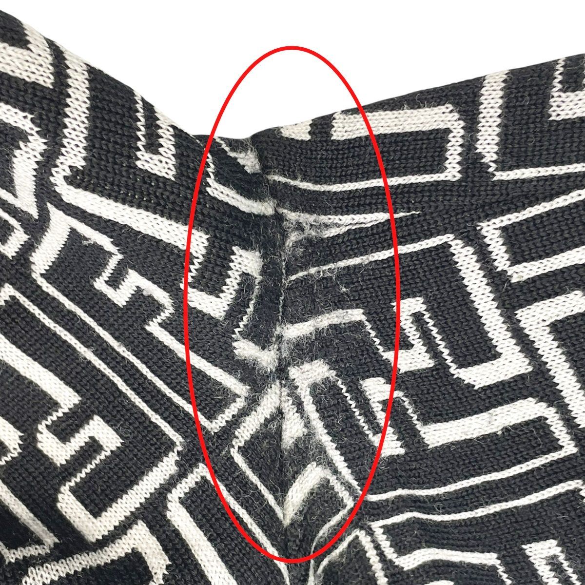 中古】 Fendi フェンディ FF柄長袖ニットセーター 白黒 クルーネック