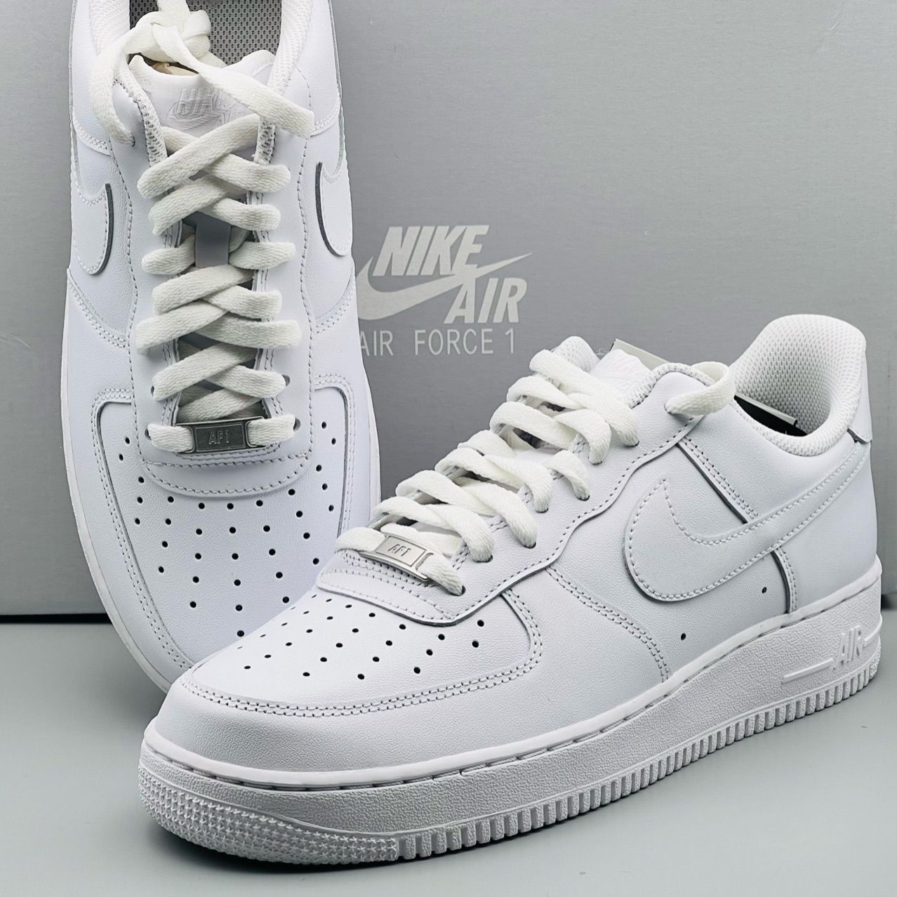 NIKE AIR FORCE 1 