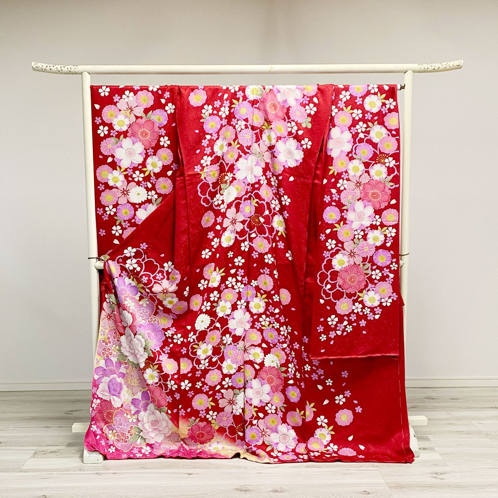 新品・一式セット】振袖 未使用 仮絵羽 赤 桜 牡丹 成人式 F17 - メルカリ