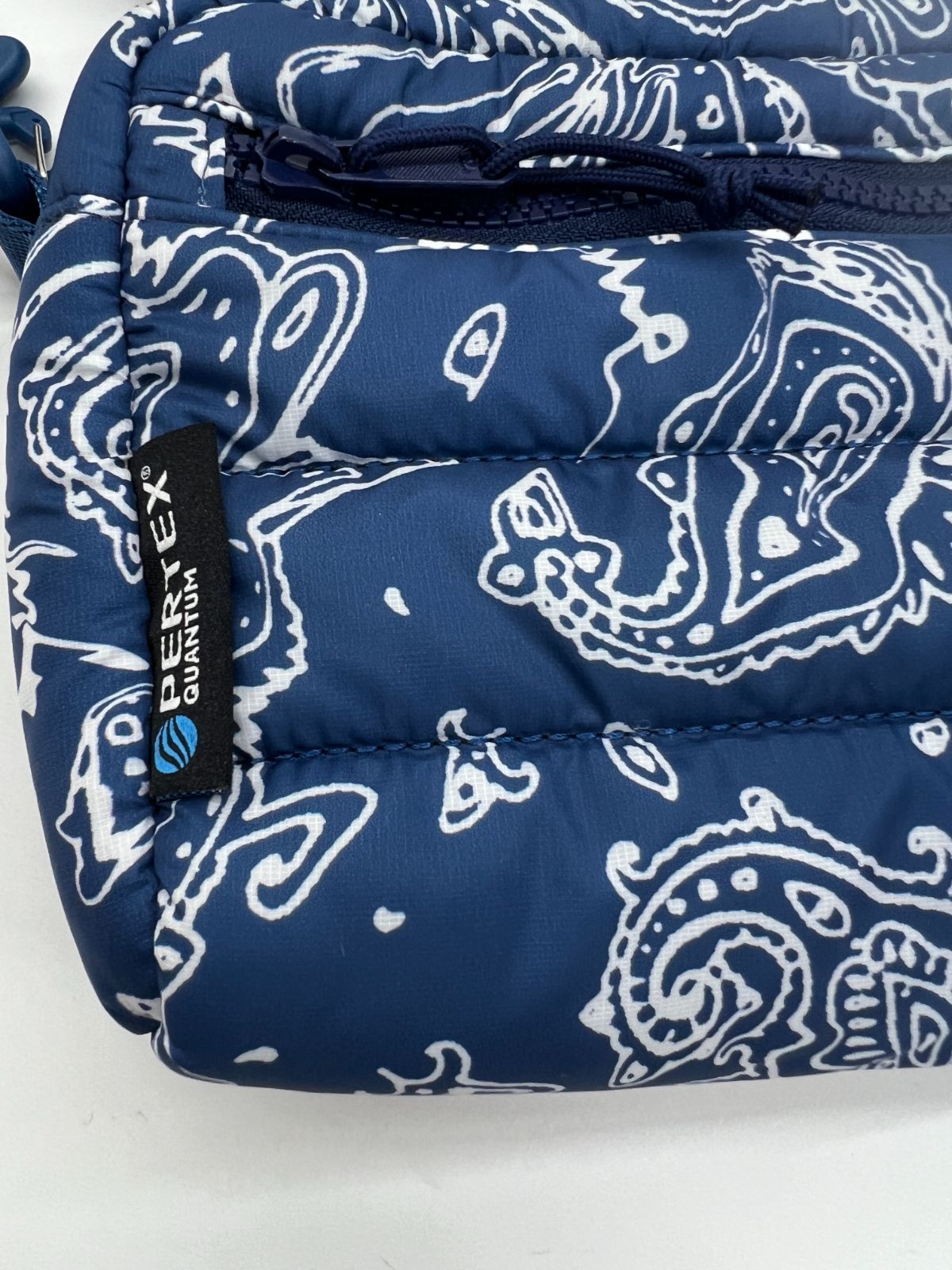 Supreme バンダナ柄 ボディバッグ ネイビー　シュプリーム Supreme (シュプリーム) PUFER SIDE 2022AW バンダナ柄